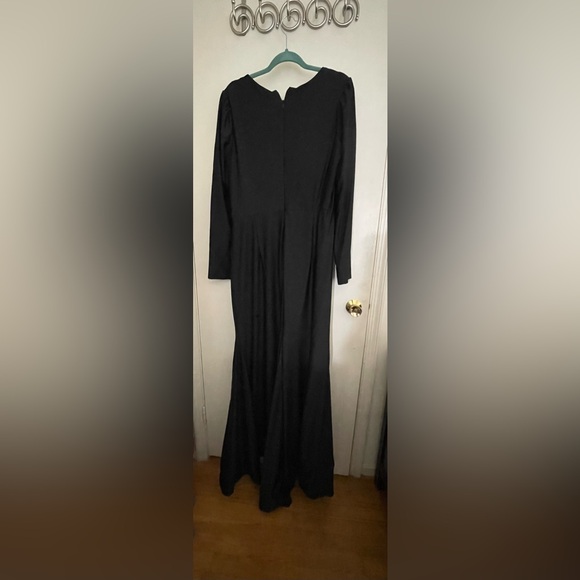 Dessy Collection
Women's Long-Sleeve Side-Ruched Satin Gown
XXL, Black
Qty: 1 - Picture 2 of 4